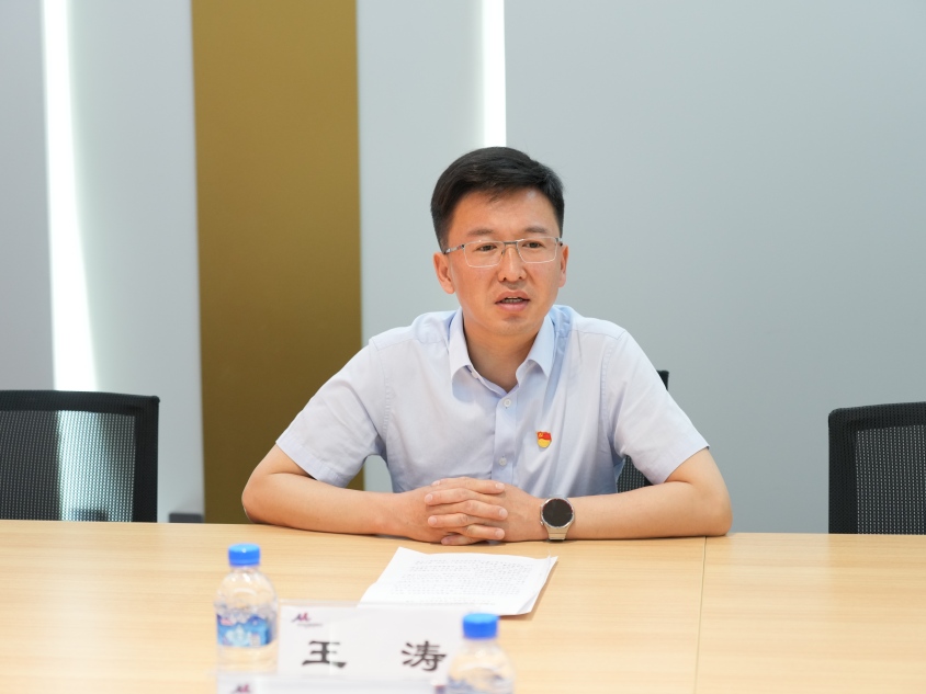 七一慰问送关怀 劳模党员显担当 ——长白山管委会副主任王涛走访慰问党员全国劳模吴金明